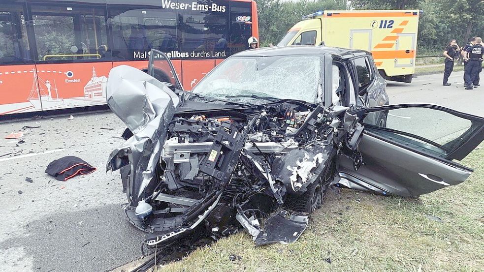 Auto war mit Bus kollidiert Nach Unfall in Georgsheil 37 Jähriger im