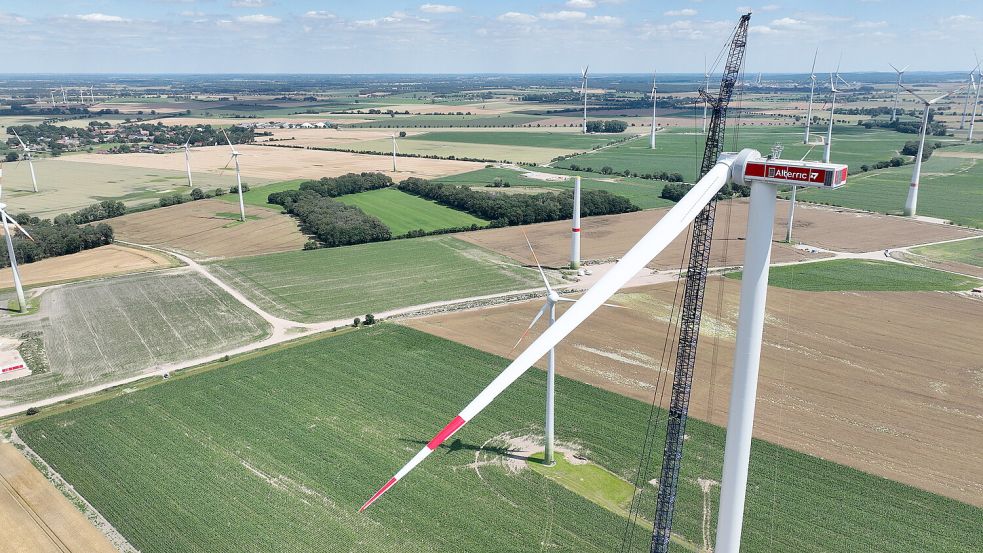 Unternehmen aus Aurich Enercon und Alterric erneuern großen Windpark