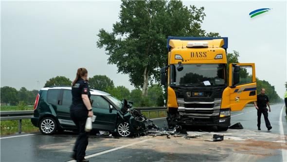 Tödlicher Unfall Auf B72 In Ulbargen: Pkw Kollidiert Frontal Mit Lkw ...