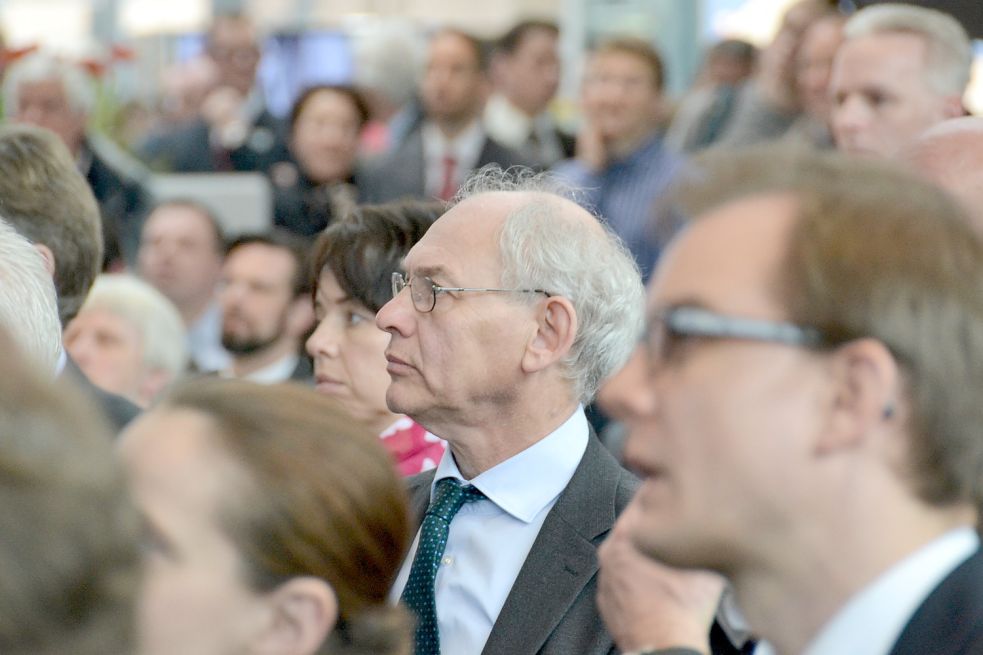 Inmitten der Zuhörer saß Enercon-Gründer Dr. Aloys Wobben im April 2014 bei der Hannover-Messe und verfolgte konzentriert den Vorträgen. Archivfoto: Recke