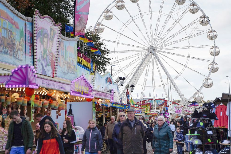 So sah der Auricher Herbstmarkt vor der Arena im Oktober 2019 aus. Archivfoto: Helmut Vortanz