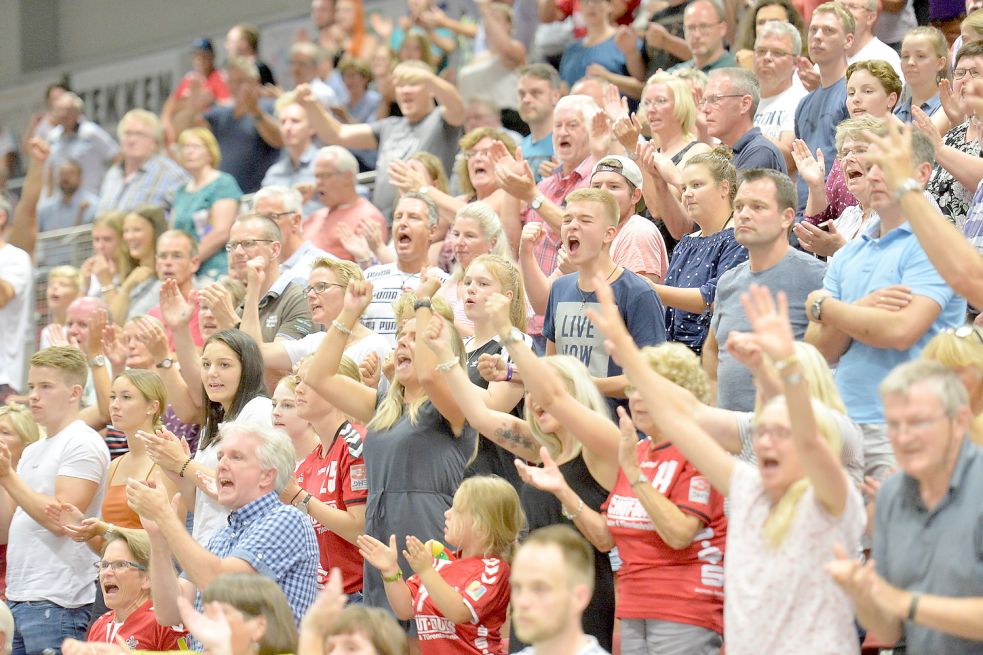 So wie früher wird die Kulisse bei Heimspielen des OHV Aurich in dieser Saison zwar nicht sein. Aber bis zu 1000 Fans dürfen bei den Heimspielen dabei sein. Archivfoto: Bernd Wolfenberg