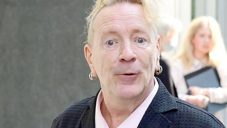 Frontmann John Lydon, alias Johnny Rotten, bei seiner Ankunft im Rolls Building des High Court. Foto: Ian West/PA Wire/dpa