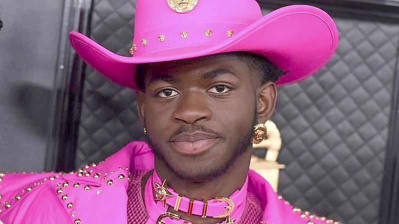 US-Rapper Lil Nas X wirbt mit einem ausgefallenen Motiv für sein neues Album. Foto: Jordan Strauss/AP/dpa