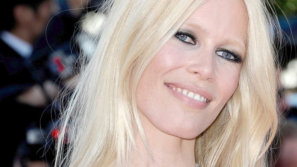 Eine der am meisten fotografierten Frauen der Welt: Model Claudia Schiffer. Foto: EPA/CHRISTOPHE KARABA Foto: Christophe Karaba