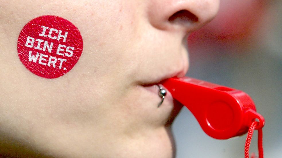 Gewerkschaftsprotest für höhere Mindestlöhne: Die Linke fordert mit Blick auf die Bundestagswahl ein „Mindestlohn-Bekenntnis“ der SPD und der Grünen. Foto: Daniel Bockwoldt/dpa/picture alliance