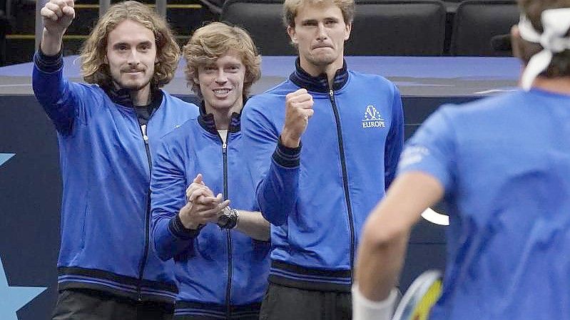 Spieler von Team Europa, (v.l.n.r.) Stefanos Tsitsipas, Andrey Rublev und Alexander Zverev. Foto: Elise Amendola/AP/dpa