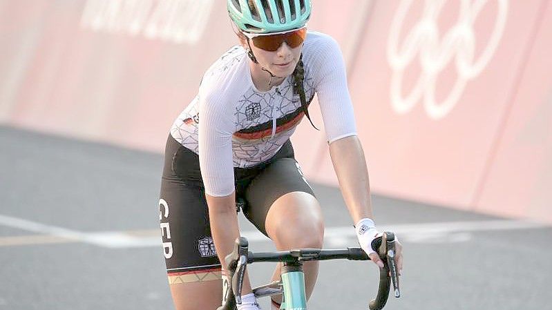 Liane Lippert geht mit großen Hoffnungen ins WM-Straßenrennen. Foto: Sebastian Gollnow/dpa/Archiv