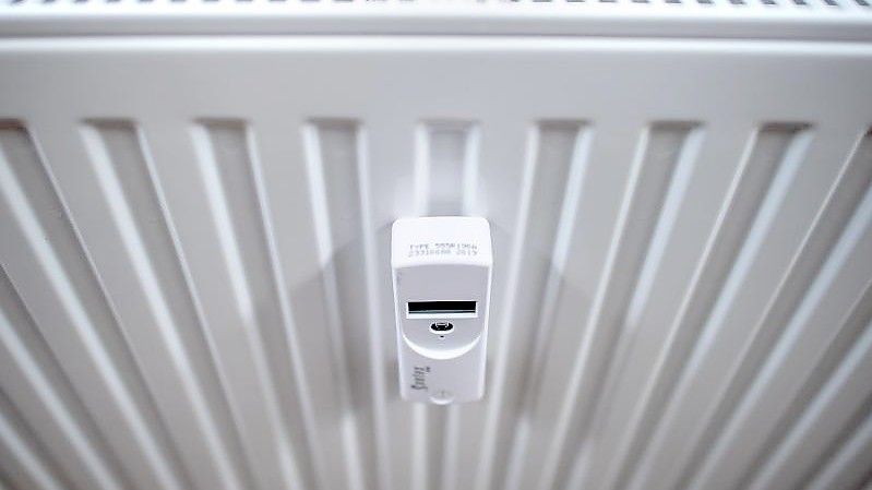 Es warm in der Wohnung zu haben, wird für die meisten Haushalte in Deutschland deutlich teurer. Foto: Sina Schuldt/dpa