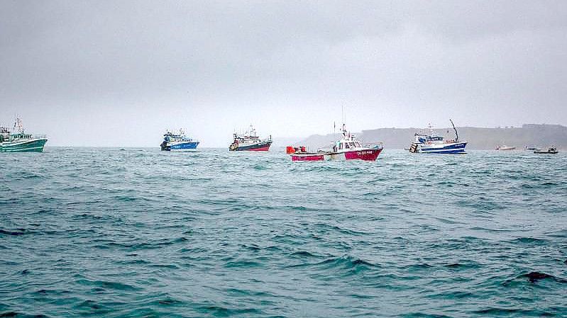 Französischen Fischerboote auf dem Ärmelkanal. Symbolbild. Foto: Gary Grimshaw/Bailiwick Express/PA Media/dpa