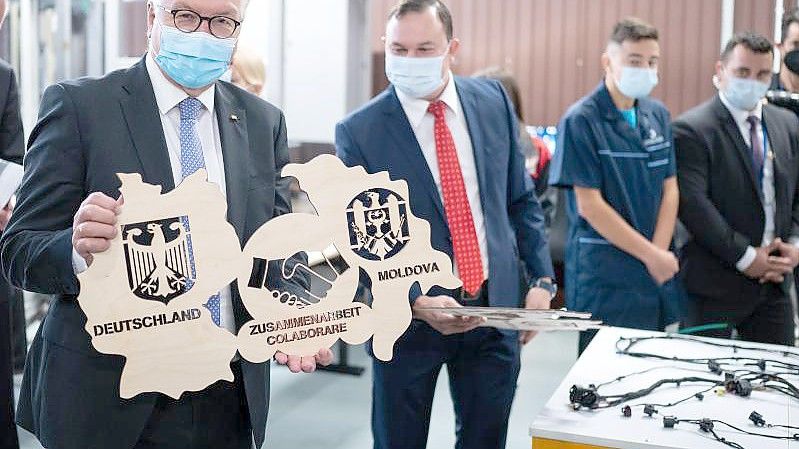 Bundespräsident Frank-Walter Steinmeier besucht die Technische Berufsschule in Straseni. Foto: Bernd von Jutrczenka/dpa