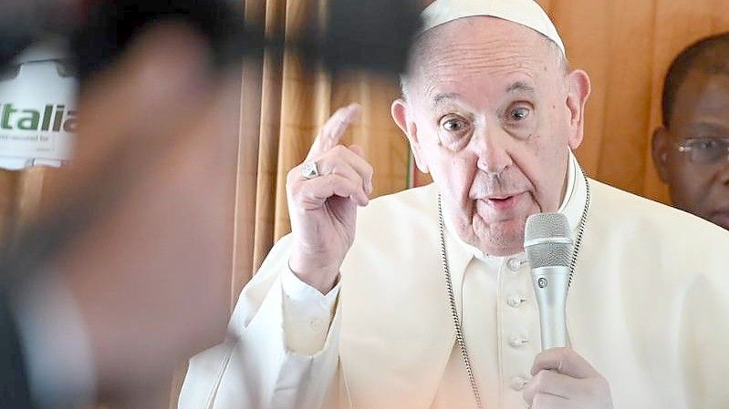 „Wir wollen sie mit unserem Engagement und unserer geistlichen Nähe begleiten“: Papst Franziskus. Foto: Johannes Neudecker/dpa