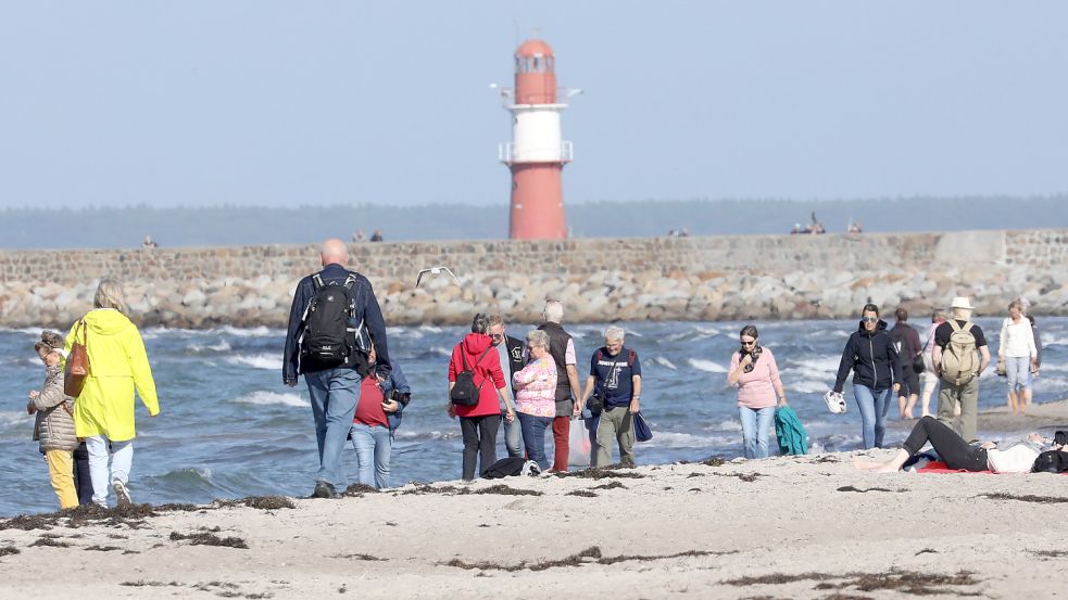 Sonne satt im Norden: Das schöne Wetter werden wohl viele Norddeutsche am Wochenende für einen Kurzausflug an die Küste nutzen. Foto: dpa/Bernd Wüstneck