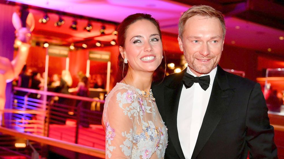 Christian Lindner und Franca Lehfeldt 2018 beim Vorempfang zur 70. Verleihung des Medienpreises Bambi im Stage Theater. Das Paar gab bekannt, dass es sich bereits Mitte September verlobt hatte. Foto: dpa/Soeren Stache