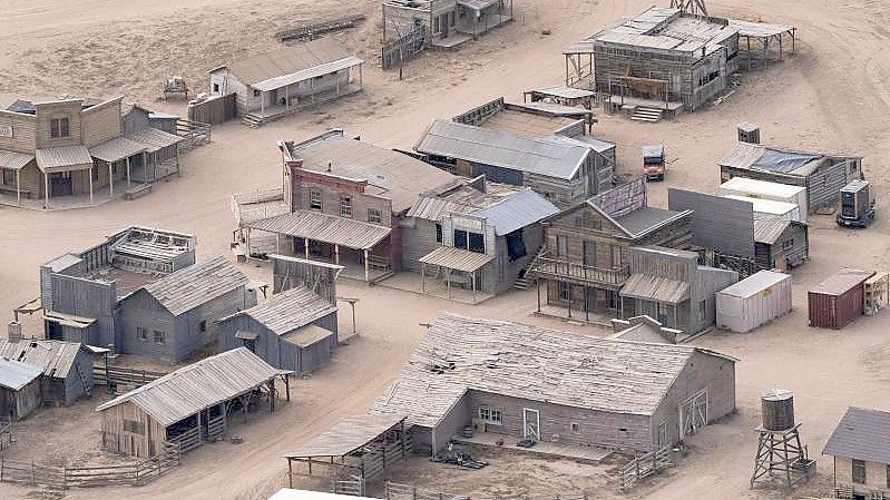 Die Filmranch "Bonanza Creek Ranch", auf der die Dreharbeiten zu dem Low-Budget-Western „Rust“ stattfanden. Foto: Jae C. Hong/AP/dpa