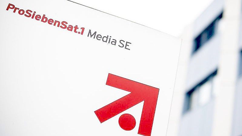 Das Logo und der Schriftzug der „ProSiebenSat.1 Media SE“ im Gewerbegebiet „Unterföhring Park“. Foto: Matthias Balk/dpa