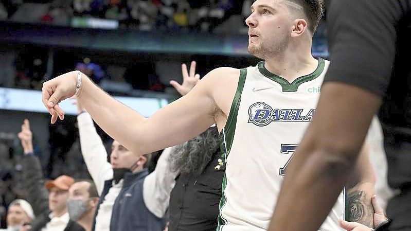 Warf die Dallas Mavericks gegen die Boston zum Sieg: Luka Doncic. Foto: Matt Strasen/AP/dpa