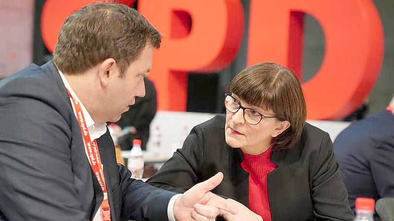 Klingbeil und Esken wollen SPD als Parteichefs führen. Foto: Kay Nietfeld/dpa