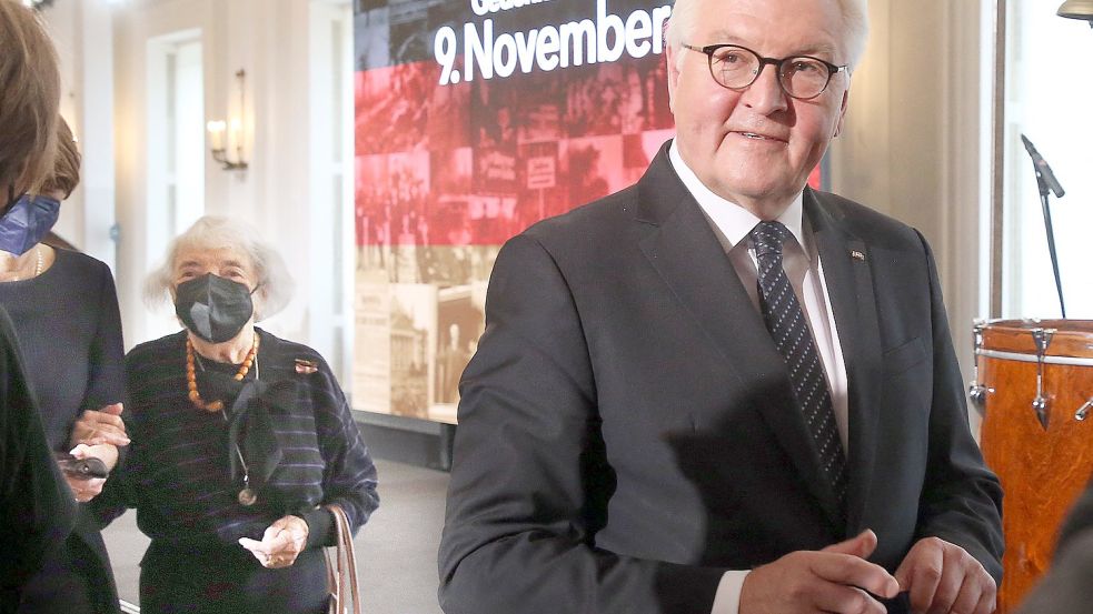 Bundespräsident Frank Walter Steinmeier hält den 9. November für „den deutschen Tag schlechthin“. Im Schloss Bellevue wurde des Beginns der Weimarer Republik, der Reichspogromnacht und des Mauerfalls gedacht. Foto: Foto: WOLFGANG KUMM