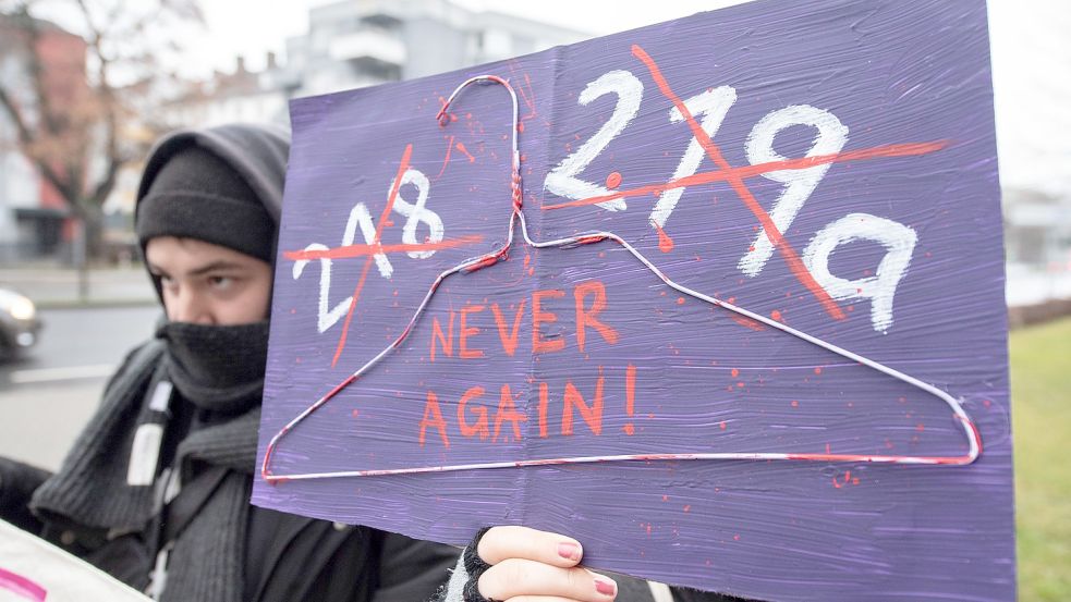 Immer wieder fordern Demonstranten die Abschaffung der Abreibungs-Paragrafen Foto: dpa/Boris Roessler