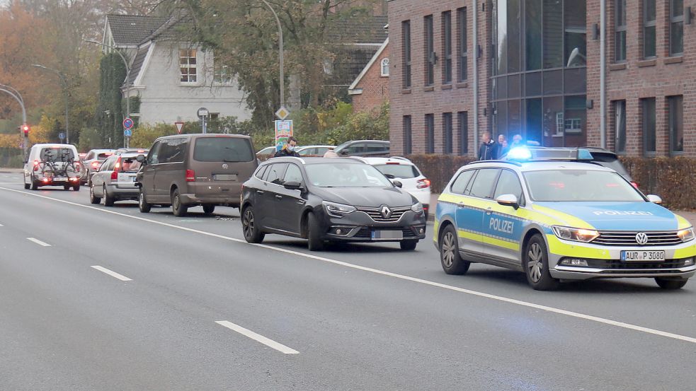 Ein Fahrstreifen der Von-Jhering-Straße war kurzzeitig gesperrt. Foto: Heino Hermanns