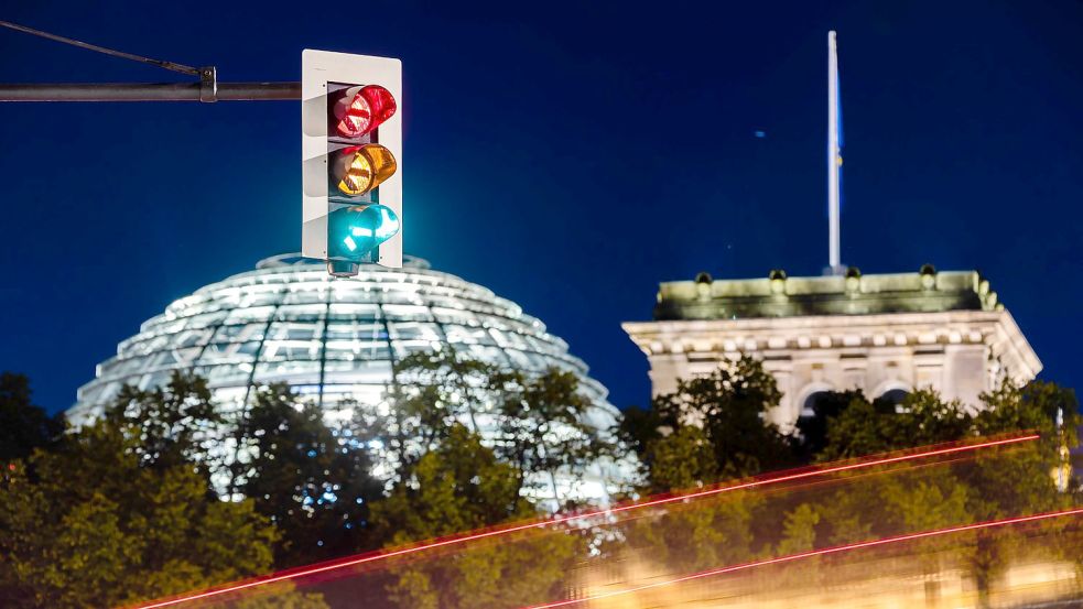 Nächste Woche soll der Ampel-Koalitionsvertrag stehen. Bis es rot-gelb-grün leuchtet, müssen SPD, Grüne und FDP noch viele dicke Bretter bohren. Foto: Christoph Soeder