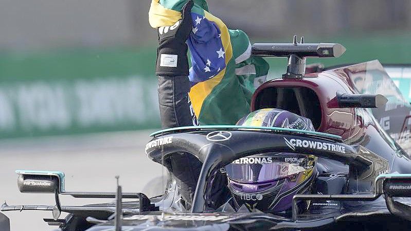 Will auch in Katar als erster über den Zielstrich fahren: Lews Hamilton. Foto: Andre Penner/AP/dpa