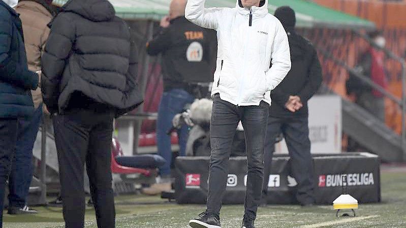 Bayerns Trainer Julian Nagelsmann ist nach dem Patzer gegen Augsburg wütend. Foto: Matthias Balk/dpa