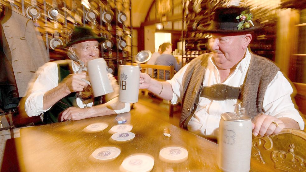 Wirtshaus, Küche und Lager vernetzt: Das Quakenbrücker IT-Unternehmen SLA hat dafür gesorgt, dass im Münchner Hofbräuhaus Bier und Brathendl nicht ausgehen. Foto: Felix Hörhager