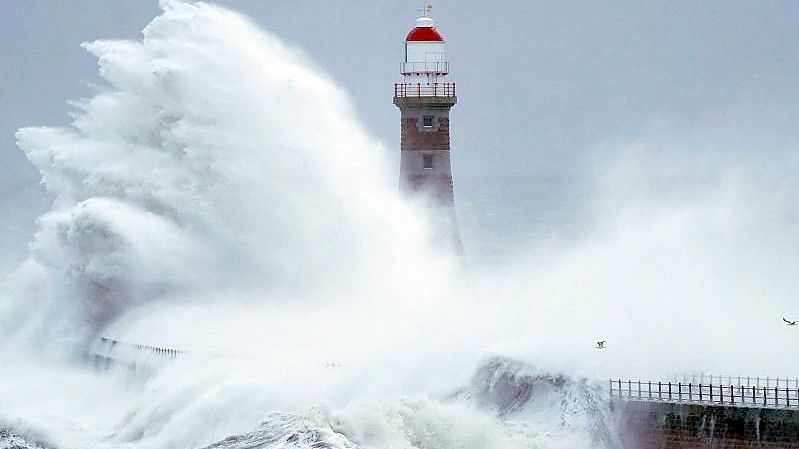 Der sturmumtoste Roker-Leuchtturm in Sunderland. Foto: Owen Humphreys/PA Wire/dpa