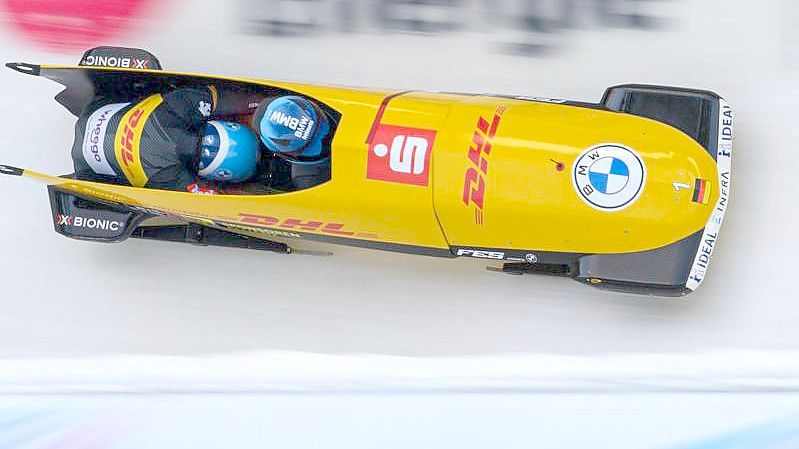 Francesco Friedrich und Alexander Schueller siegten im Zweierbob in Altenberg. Foto: Robert Michael/dpa-Zentralbild/dpa