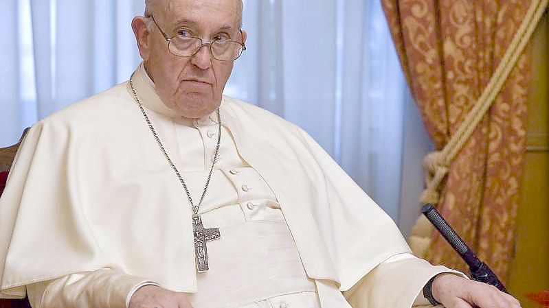 Papst Franziskus während seines Besuchs in Athen. Foto: Andreas Solaro/AFP POOL/AP/dpa