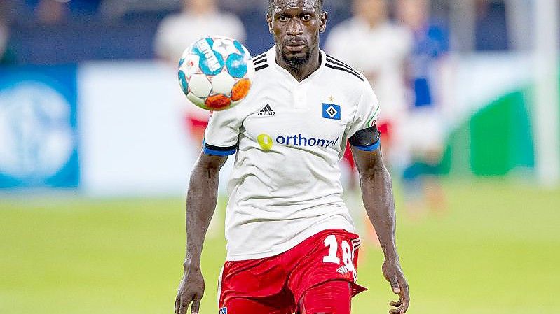 Erhält Rückhalt im Verein und von den Anhängern: HSV-Spieler Bakery Jatta. Foto: Guido Kirchner/dpa/Archivbild