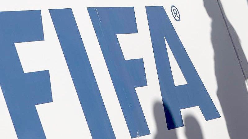 Das FIFA-Council hatte im Oktober beschlossen, dass über mögliche Reformen des internationalen Spielkalenders beraten werden soll. Foto: Omar Zoheiry/dpa