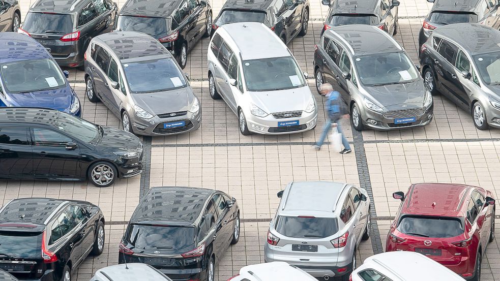 Wer derzeit einen Gebrauchtwagen kaufen möchte, braucht Geduld und muss mehr zahlen als früher. Foto: Sebastian Gollnow