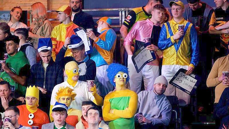 Die Fans im Alexandra Palace sorgen bei der Darts-WM für das Spektakel. Foto: Zac Goodwin/PA Wire/dpa