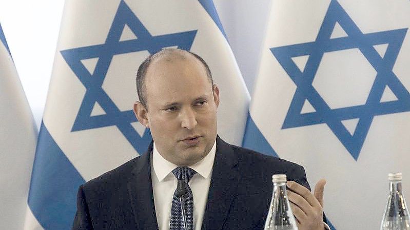 Israels Premierminister Naftali Bennett am Sonntag während einer Sondersitzung der Regierung. Foto: Nir Elias/Pool Reuters/AP/dpa