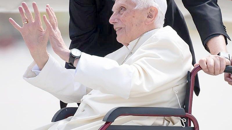 Ein Kirchendokument belastet den früheren Papst Benedikt XVI. im Missbrauchsskandal. Foto: Sven Hoppe/dpa-Pool/dpa/Archivbild