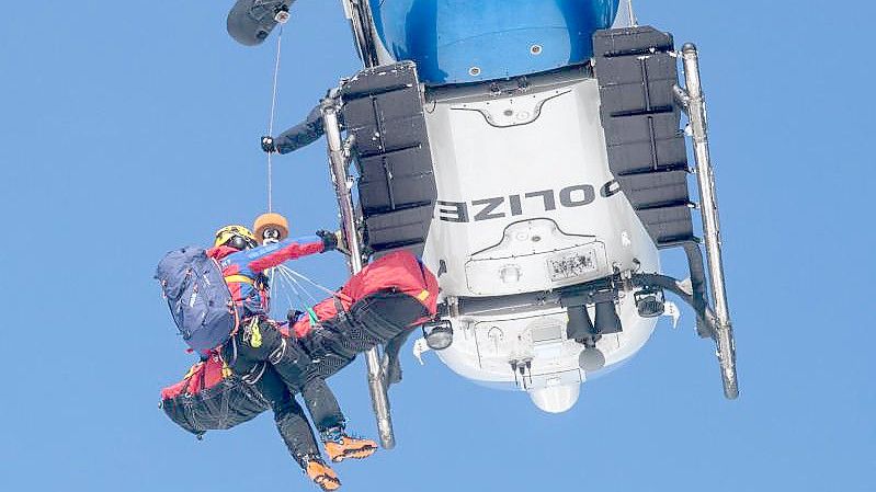 Lawinenübung des Alpinen Einsatzzuges der Polizei und Bergwacht 2018 in Oberaudorf. Foto: Matthias Balk/dpa