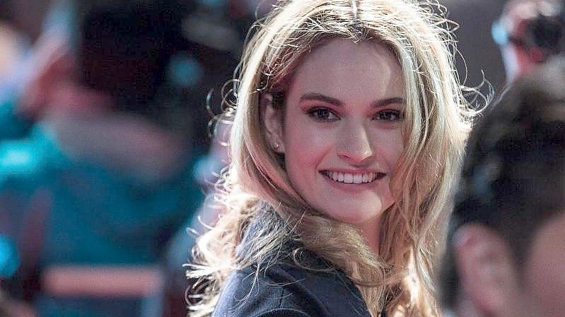 Lily James spielt Pamela Anderson. Foto: Christopher Jue/EPA/dpa