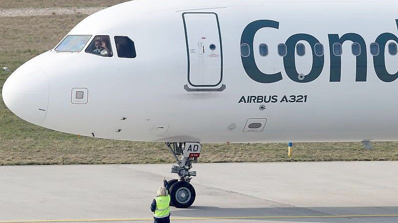 Eine Maschine von Condor musste kurz nach dem Start notlanden. Foto: Jan Woitas/dpa-Zentralbild/dpa/Symbolbild