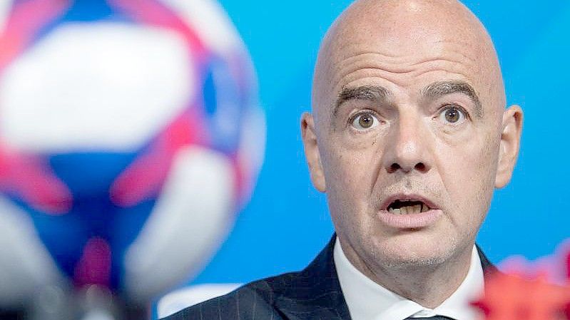 Gianni Infantino, Präsident der FIFA, kritisiert die Haltung Europas zur WM im Zwei-Jahres-Rhythmus. Foto: Sebastian Gollnow/dpa