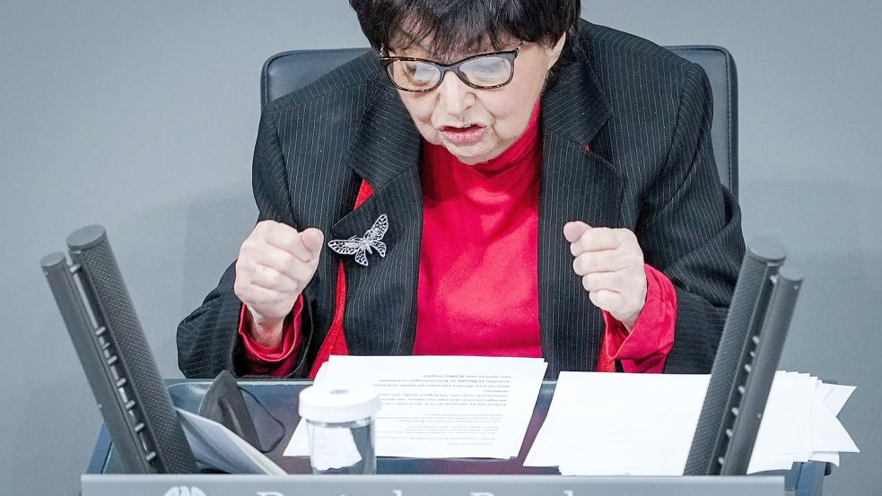 Gedenken an Opfer des Nationalsozialismus: Inge Auerbacher hielt im Bundestag eine bewegende Rede. Foto: Kay Nietfeld/dpa