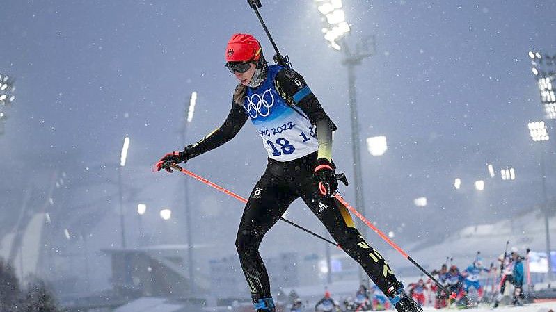 Beim Verfolgungsrennen mit Rang zwölf beste Deutsche Biathletin: Vanesa Voigt auf der Strecke. Foto: Hendrik Schmidt/dpa-Zentralbild/dpa