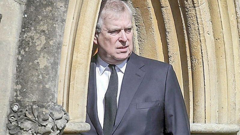 Der britische Prinz Andrew, Herzog von York, wird 62. Er sorgt immer wieder für Schlagzeilen. Foto: Steve Parsons/Pool PA/dpa