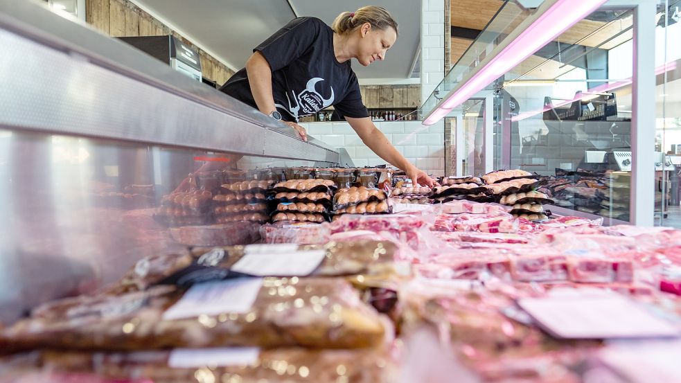 Sarah Dhem, Präsidentin des Bundesverbandes der deutschen Wurst- und Schinkenproduzenten, macht sich angesichts des wachsenden Angebots an veganen Fleischersatzprodukten keine Sorge: Ihre Branche käme mit der Herausforderung zurecht. Foto: dpa