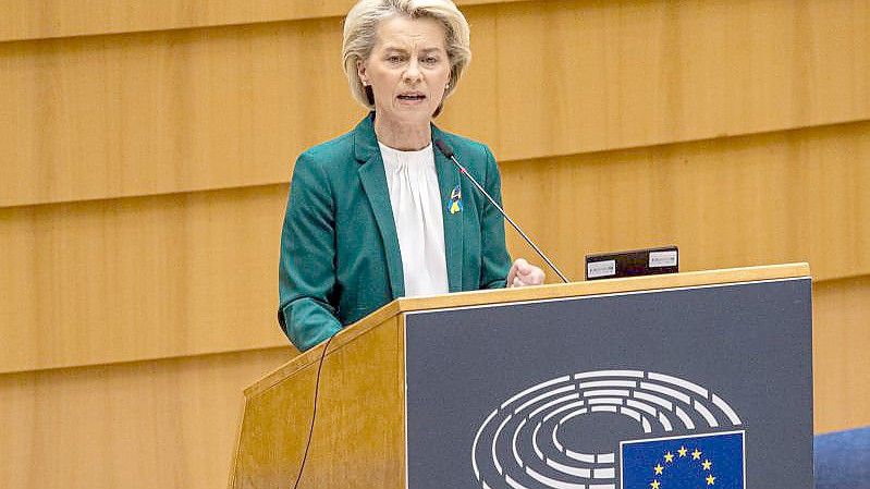 Ursula von der Leyen, Präsidentin der Europäischen Kommission, spricht während einer Plenarsitzung des Europäischen Parlaments. Foto: Jonas Roosens/BELGA/dpa