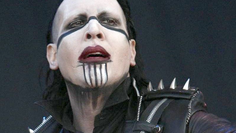 Mehrere Frauen machen dem Schockrocker Marylin Manson schwere Vorwürfe. Foto: Mario Ruiz/EFE/dpa