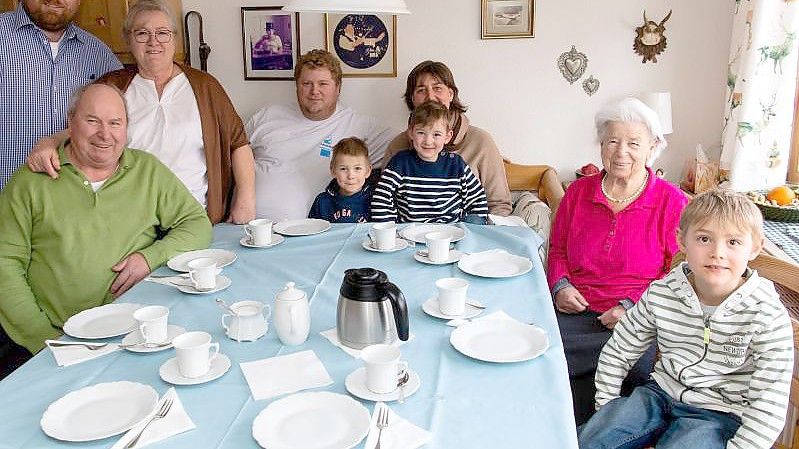 Die Angst vor dem Krieg ist zurück am Küchentisch: bei allen vier Generationen im bayerischen Geretsried. Foto: Sven Hoppe/dpa