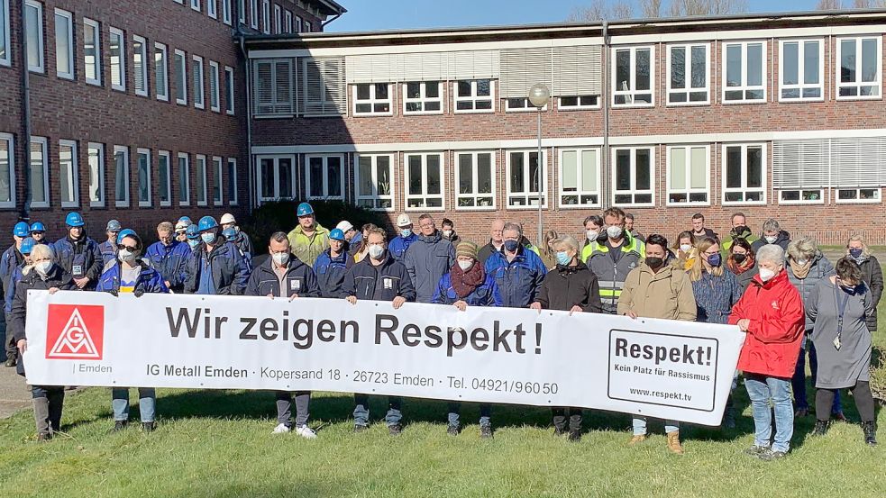 Auf dem Gelände der Emder Nordseewerke gab es am Mittwochvormittag eine Schweigeminute. Foto: IG Metall